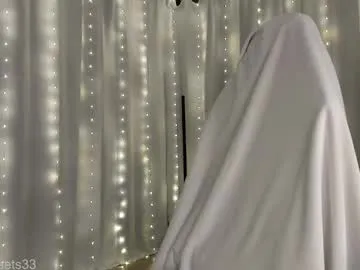 Offline graciously3333 on Chaturbate