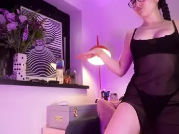 Freechat littlee33 on Chaturbate