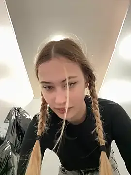 Offline blonde_exe on StripChat