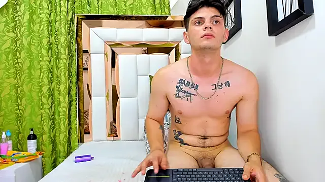 Offline erickandnatasha_69 on StripChat