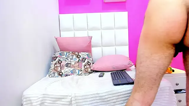 Offline erickandnatasha_69 on StripChat