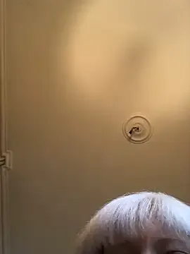 Offline juliaoneandonly on StripChat