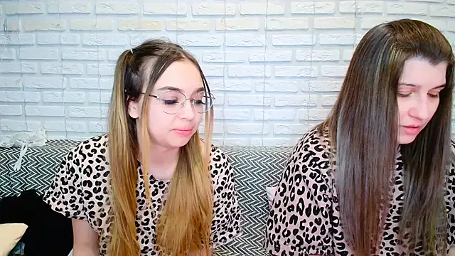 Offline JullyMood on StripChat