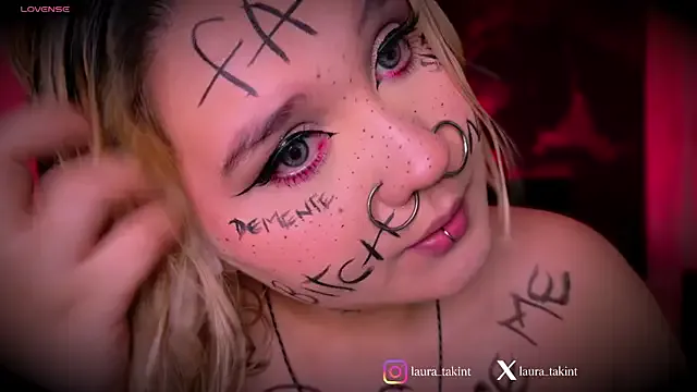 Offline Laura_takint on StripChat