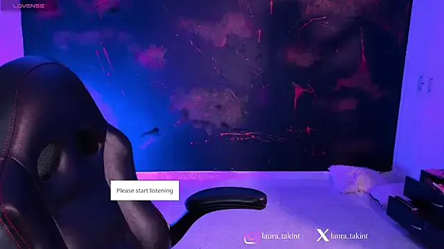 Offline Laura_takint on StripChat