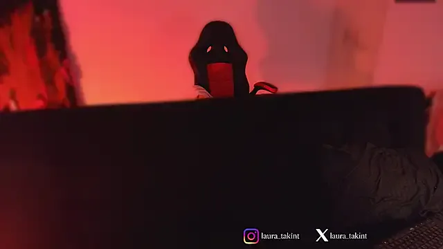 Offline Laura_takint on StripChat