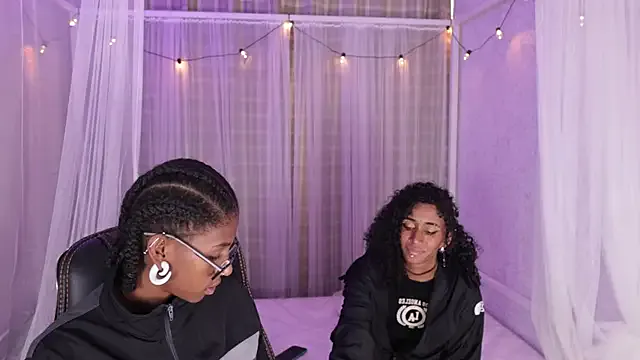 Offline lynx_sun on StripChat