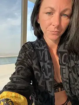 Offline Mel-Mia on StripChat