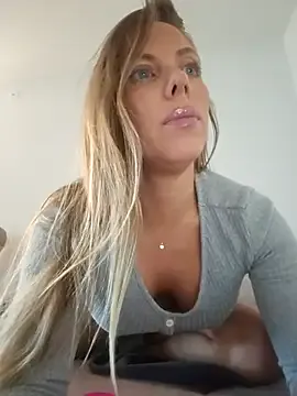 Offline Nova-Lee on StripChat