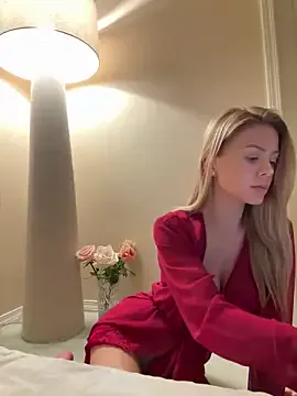 Offline peachyblondie on StripChat