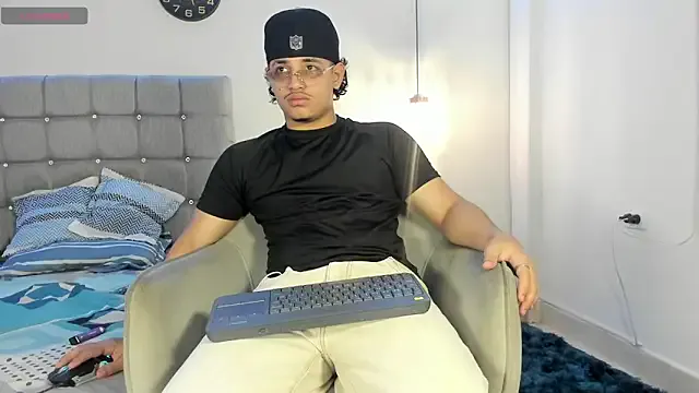 Offline samxx_muscle on StripChat