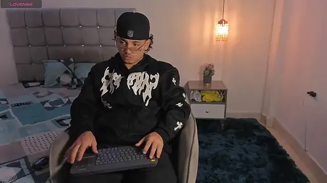 Offline samxx_muscle on StripChat