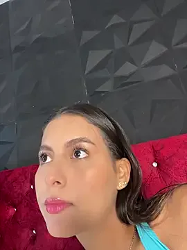 Offline Valeria-escobar on StripChat