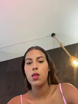 Offline Valeria-escobar on StripChat