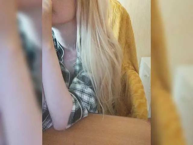 Alexi12 on BongaCams