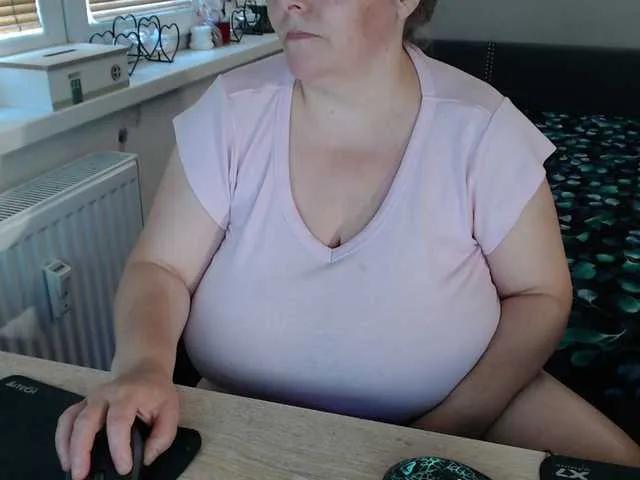 Bessy123 on BongaCams