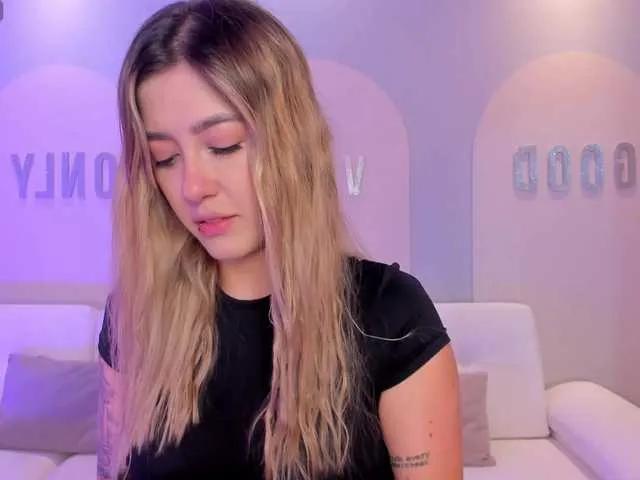 EveBenson on BongaCams