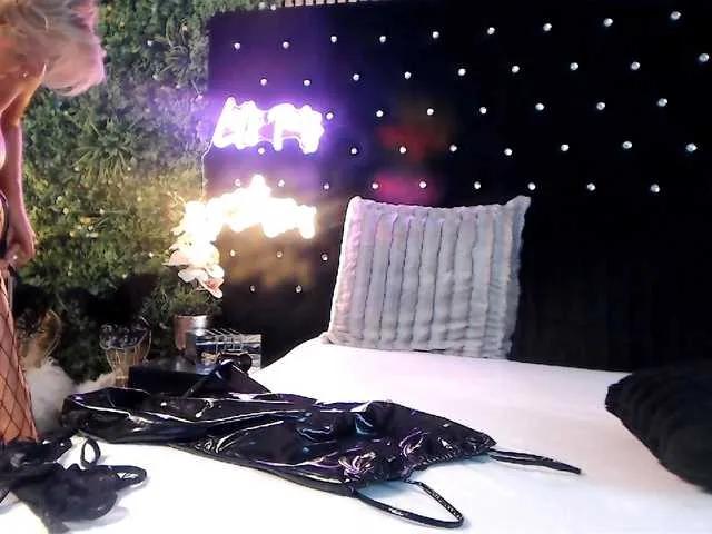 InannaIshtar1 on BongaCams 