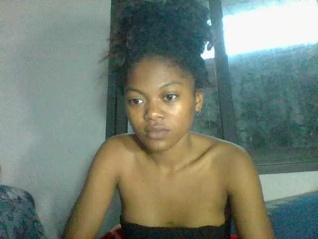 Laluna2 on BongaCams