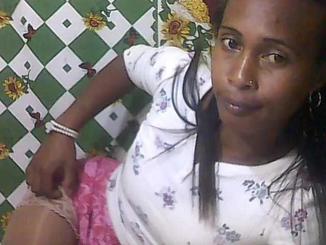 Reine2delice on BongaCams