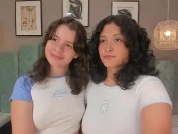 ivy_and_molly — GOAL: flash pussy [18 tokens remaining] Welcome to our room! #young #ass #bigboobs #lesbian