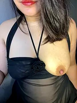 --Lyly-- on StripChat
