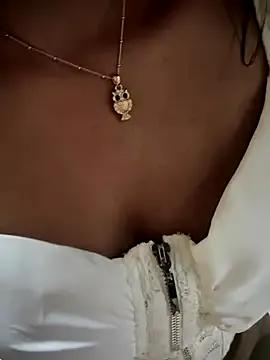 _Bella-Office1 — Freechat on StripChat