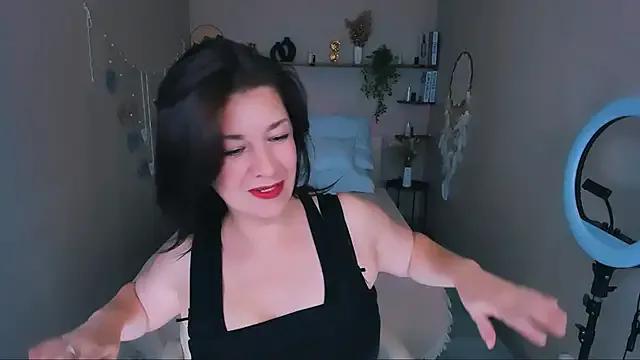 AnaMills on StripChat 