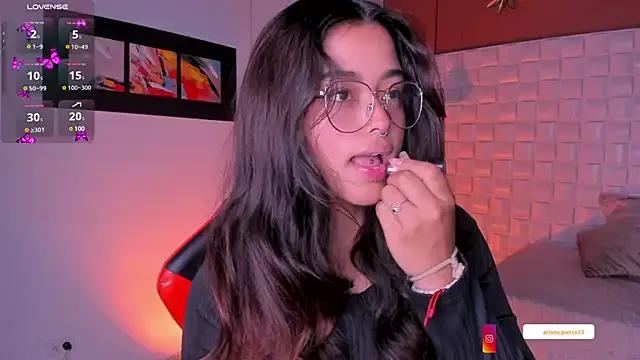 Ariana_Pierce on StripChat 