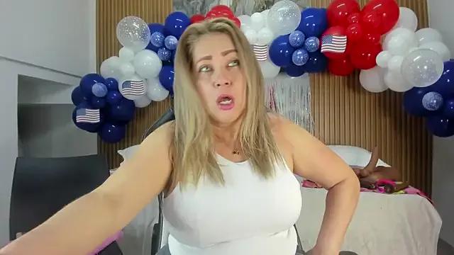 Danna_topless on StripChat 
