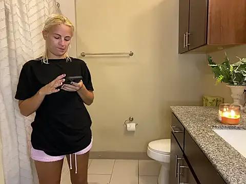 girlfriendmissy — Clothes off missy