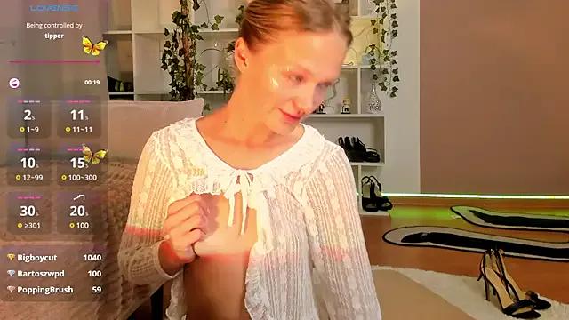 Kara_smalltits on StripChat 