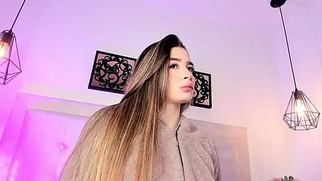 Lola_Blondie on StripChat 