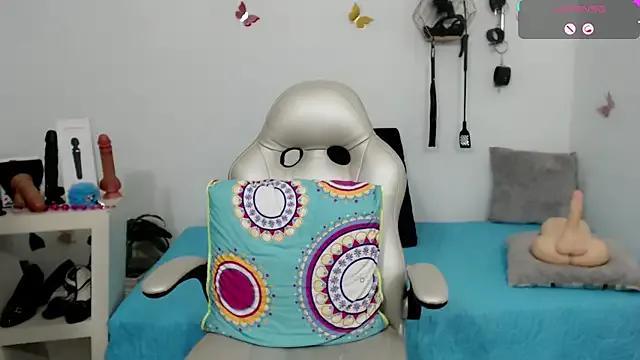 mom_hot__ on StripChat 