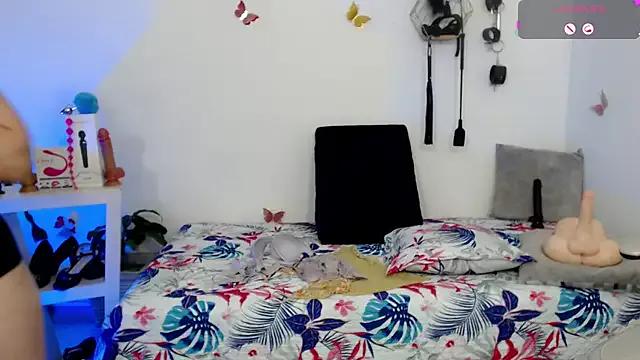 mom_hot__ on StripChat 