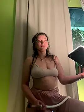 MooonReal on StripChat 