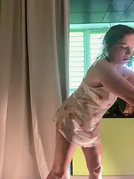 MooonReal on StripChat 