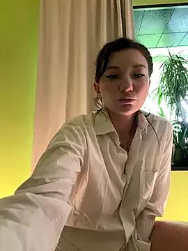 MooonReal on StripChat 