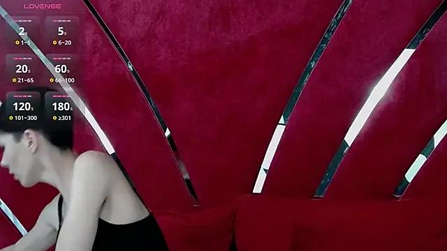 Roxxy_Rouge on StripChat