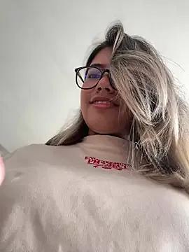 sara_calderon on StripChat 