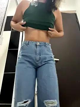 sara_calderon on StripChat