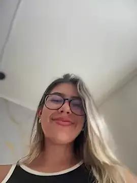 sara_calderon on StripChat 