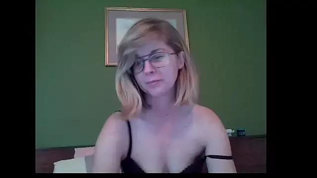SavannaGirly on StripChat 